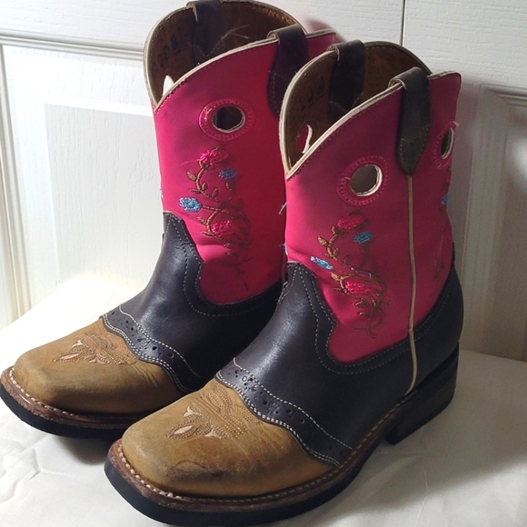 ❤ GIRL  BOOTS SIZE 13.5 100 % LEATHER - Picture 1 of 10